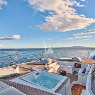 MAJESTY OF GREECE - Front Deck - Jacuzzi 