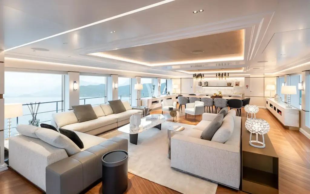 M55 - Main deck saloon