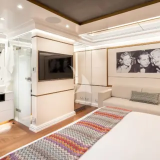 Double cabin detail