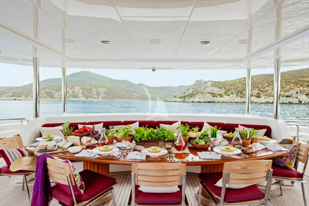 METSUYAN IV - Main deck aft