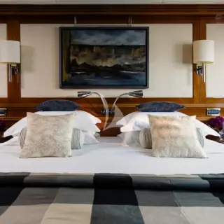 Main deck master suite