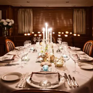Main salon dining