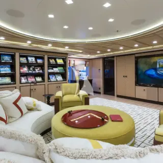 Upper lounge