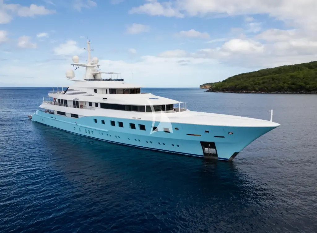 AXIOMA distinctive turquoise hull