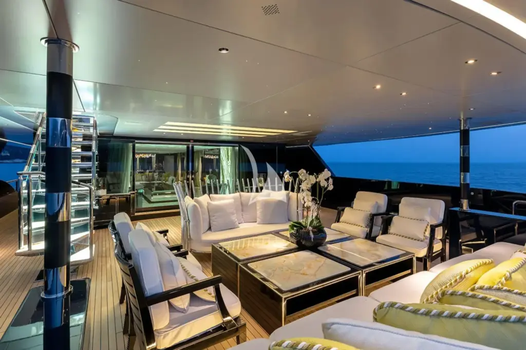 SARASTAR - Main deck aft