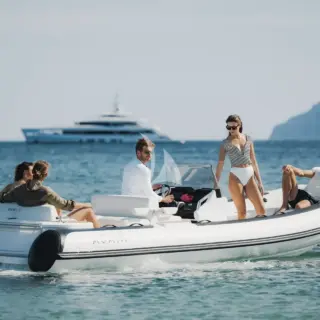 Jet tender