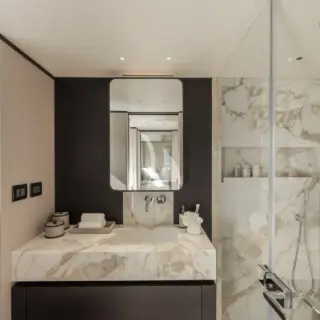 Convertible double/twin guest cabin en suite