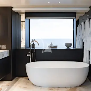 Master bathroom en suite