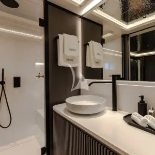 Guest cabin ensuite