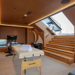 Beach Club - massage table