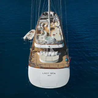 Lady Gita sundeck
