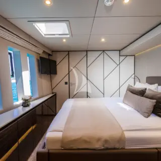 Guest cabin