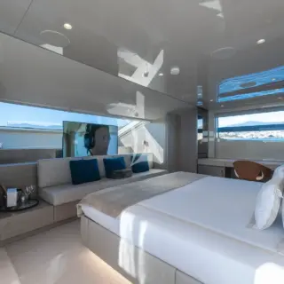 Full Beam Master Cabin