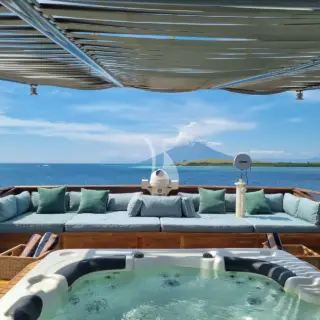 Monkey Island (sky deck)