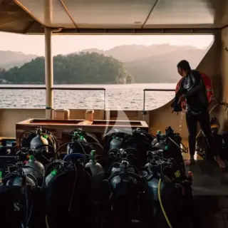 Onboard PADI certification. Equiped with 2 fixed compressors and nitrox