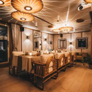 Formal interior dining 