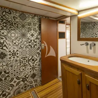 Twin Suite bathroom