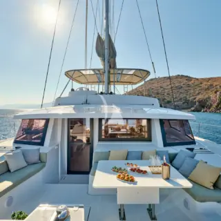 SAHANA - Extended table fore deck