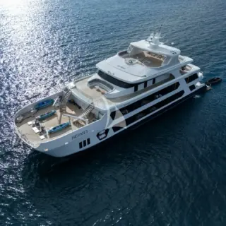 Hermes at anchor front quarter