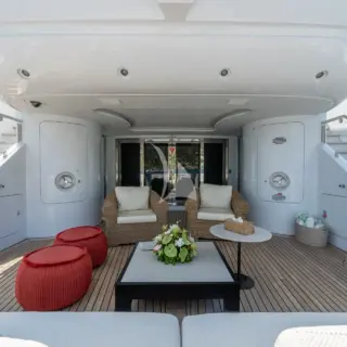 MAIN DECK LOUNGE AREA