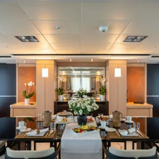 MAIN SALOON BREAKFAST TABLE