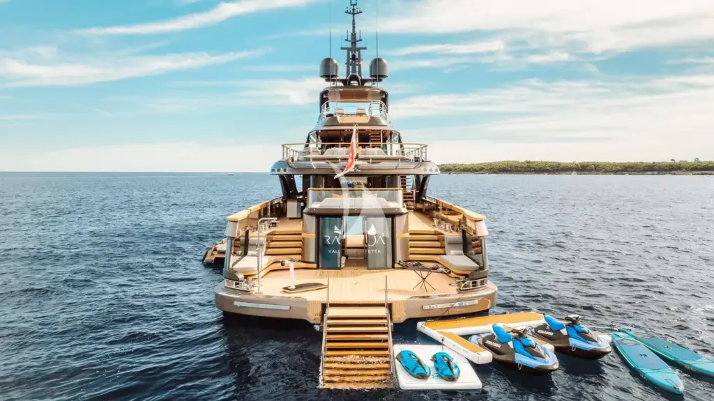 RAJA - Stern View - Water toys