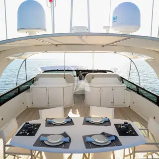 Flybridge - dining table