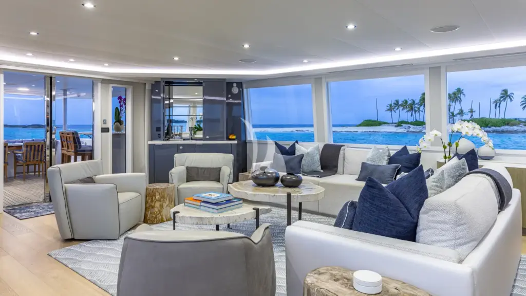 HANNAH - Main Salon looking aft