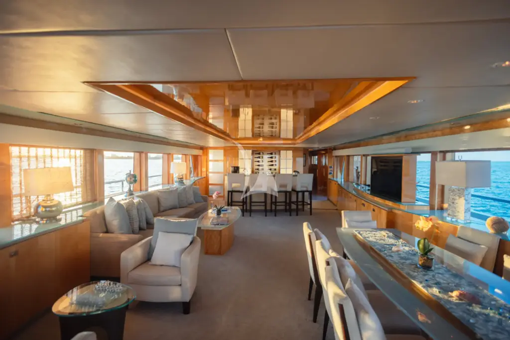 INCEPTION - Main Salon