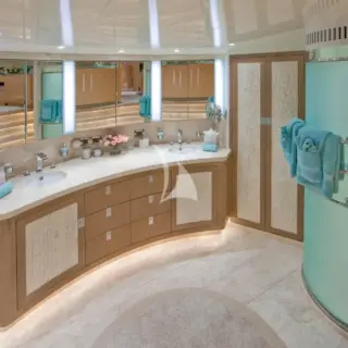 Master Stateroom En-suite