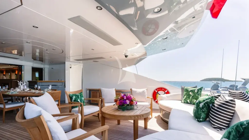 NORMA JEAN - Aft deck seating