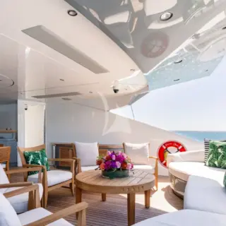 Aft deck seating