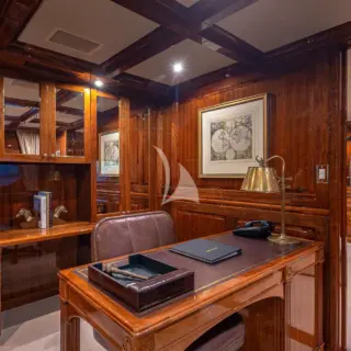 AMORE - Master cabin office
