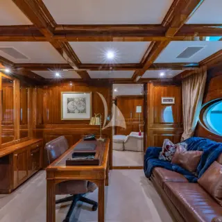 AMORE - Master cabin office
