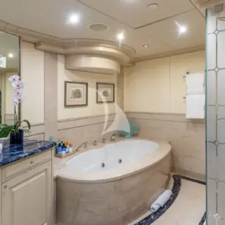 AMORE - Master cabin en suite 
