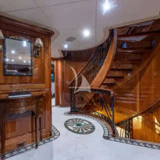 AMORE - Main deck foyer