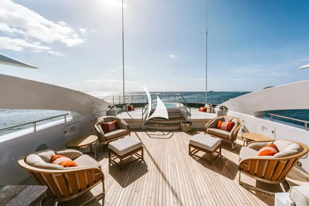 DAISY D - Sun deck jacuzzi, sitting area and sunpads