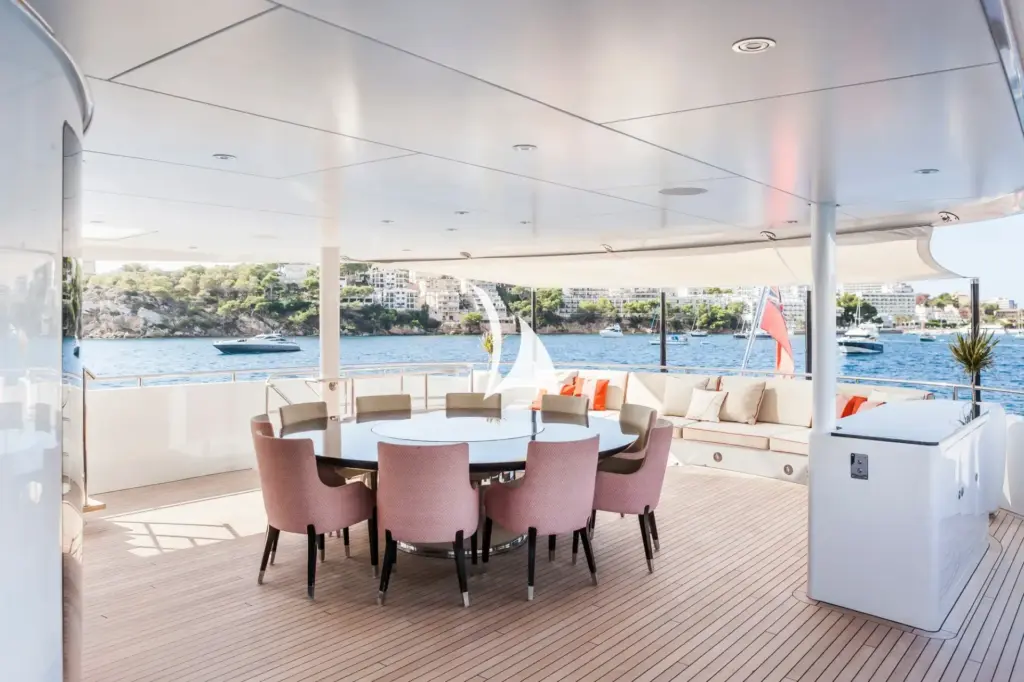 DAISY D - Upper deck dining and sitting area