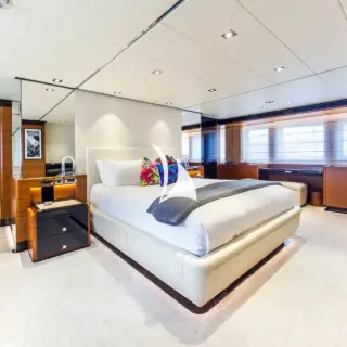 Main deck master suite