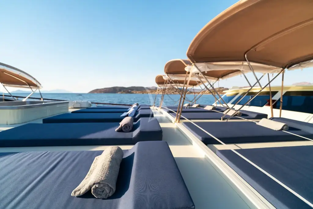 ALWAYS SMILE - Forward Sunbathing Area