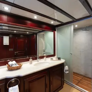 Port Twin Cabin Bathroom