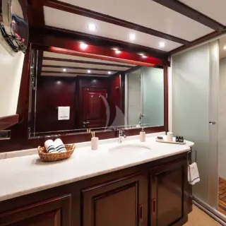 Starboard Double Cabin Bathroom