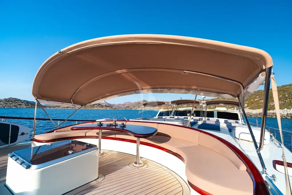 ALWAYS SMILE - Forward Seating Area