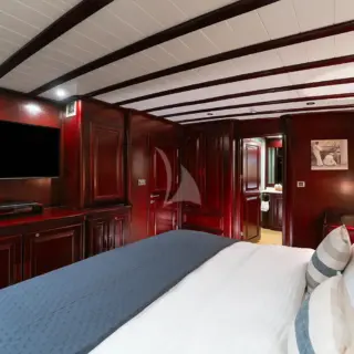 Port Double Cabin