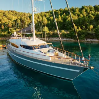 San Limi bow view