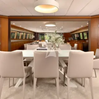 San Limi Salon dining table