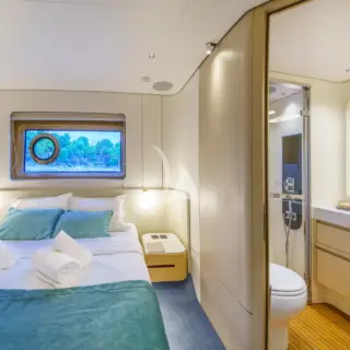 2x VIP cabins
