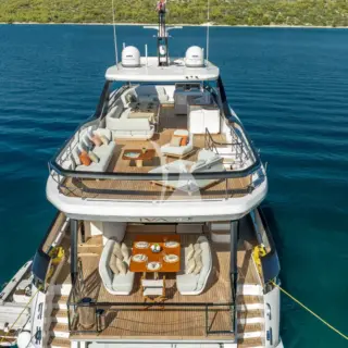 Opening transom expands the cockpit area onto a terrace
