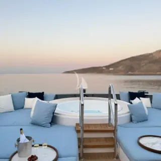 Sun Deck - Jacuzzi