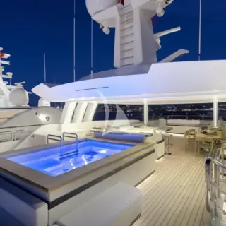 Sundeck Jacuzzi